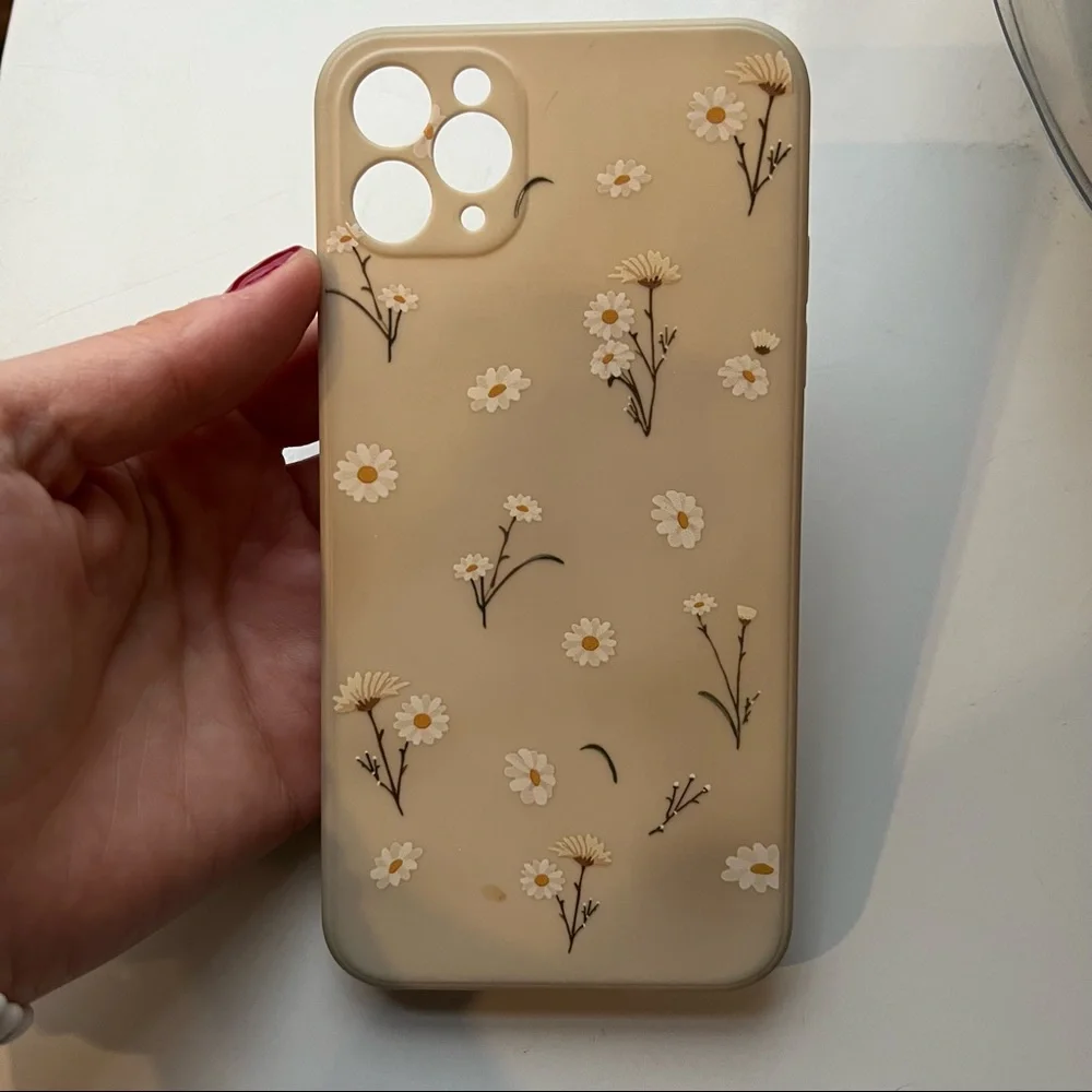 iPhone 11 Pro Max Vintage Floral Daisy phone case